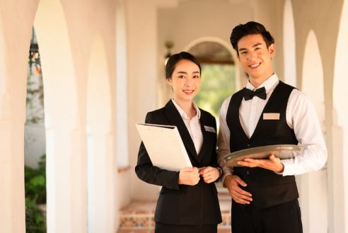 【派遣】ホテルのレストランスタッフ（調理補助・ホール）