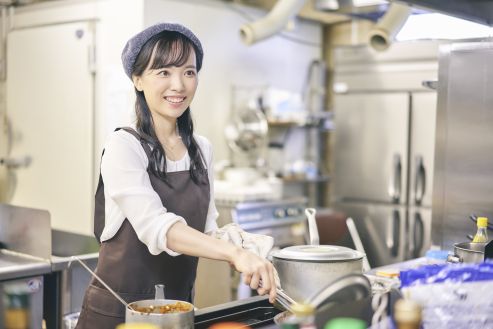 【紹介】温泉施設内の食堂で調理補助