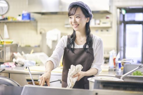 【派遣】工場の従業員食堂／簡単な調理補助