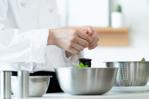 【紹介】旅館の厨房で調理補助・洗い場